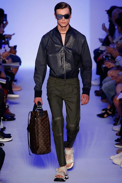 Look 27